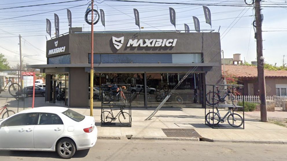Delincuentes reventaron la persiana de un local de bicicletas en Maipú y se llevaron 3 unidades