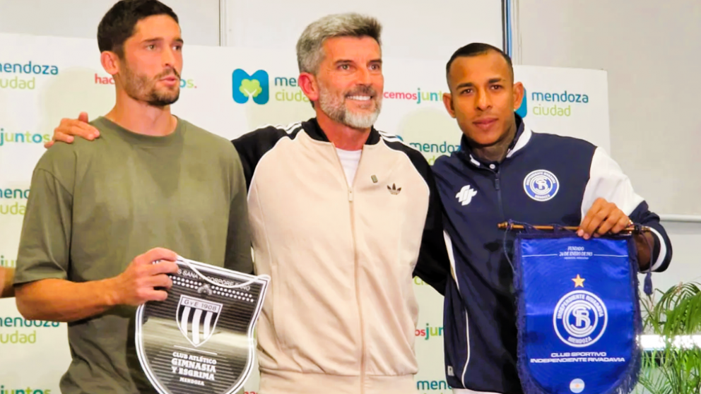 Diego Mondino y Sebasti�n Villa junto al Intendente Ulp�ano Suarez.

