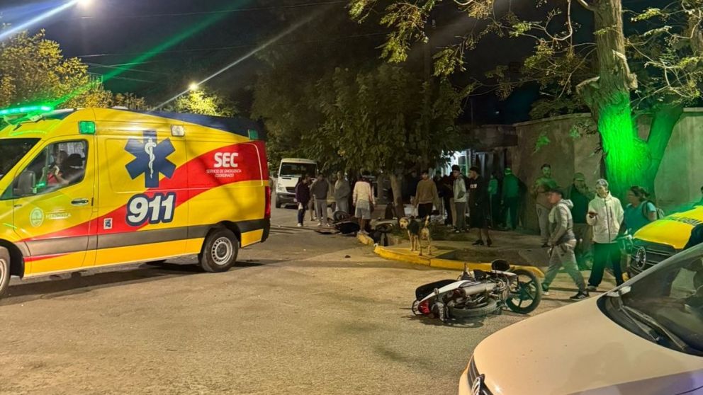 Violenta colisión entre motos en Las Heras: dos jóvenes resultaron heridos de gravedad