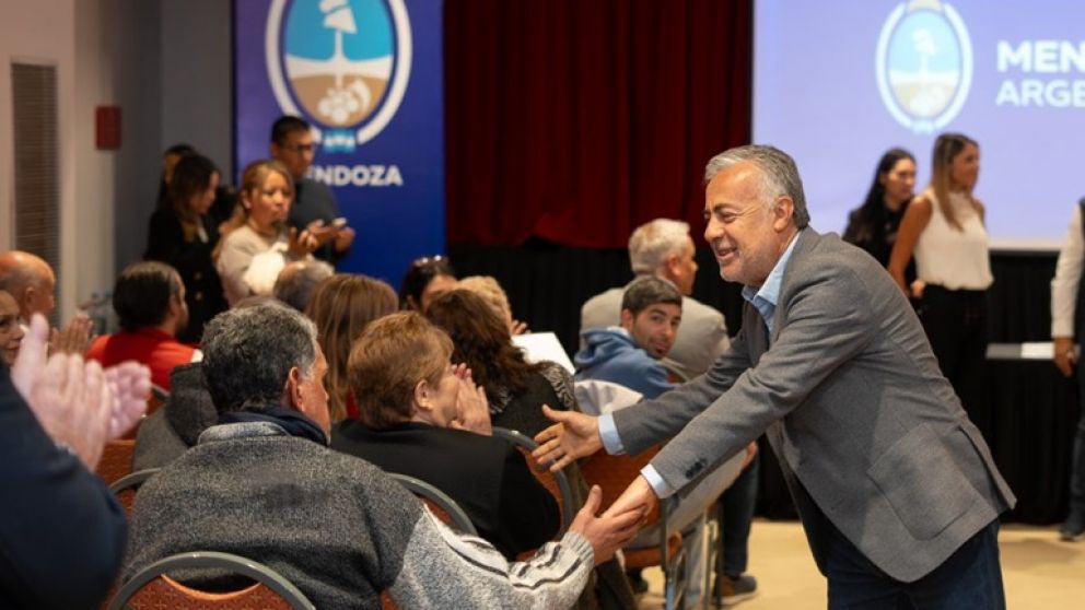 El Gobierno de Mendoza entregó 41 escrituras a familias de Las Heras y avanza en la regularización dominial