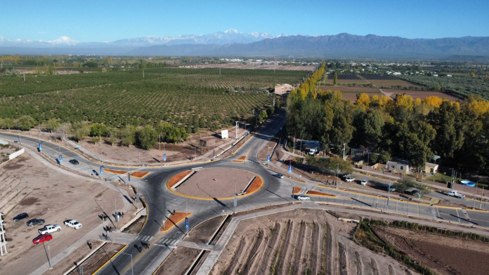 El Gobierno provincial inaugur� una obra vial clave para Luj�n de Cuyo y Maip�