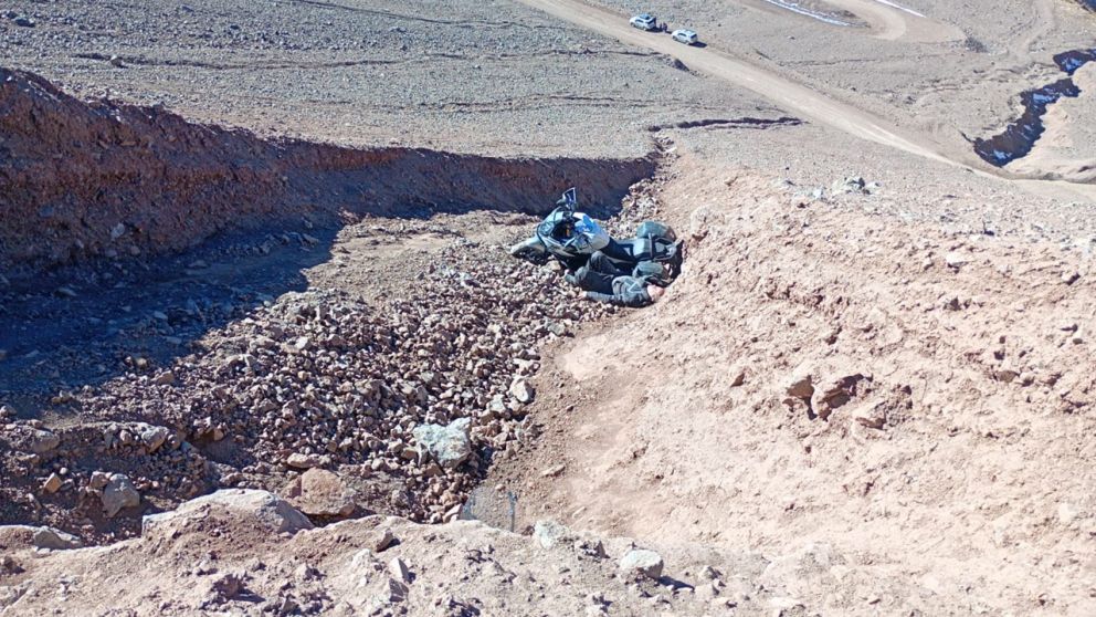 Un motociclista desbarrancó en Alta Montaña y fue hospitalizado