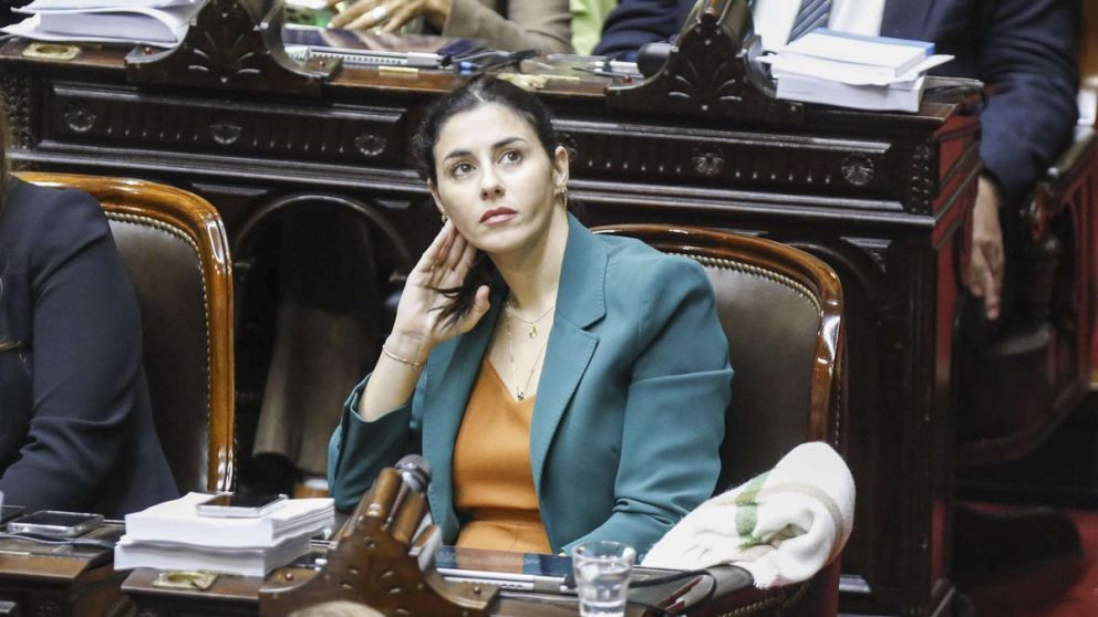 zzzznacp2
NOTICIAS ARGENTINAS
BAIRES, ABRIL 30: La diputada de L.L.A, Marcela Pagano durante la sesión en la Cámara de Diputados de la Nación donde esta mañana se aprobó la ley de Bases y Puntos de Partida en general.FOTO NA: JUAN VARGAS.zz