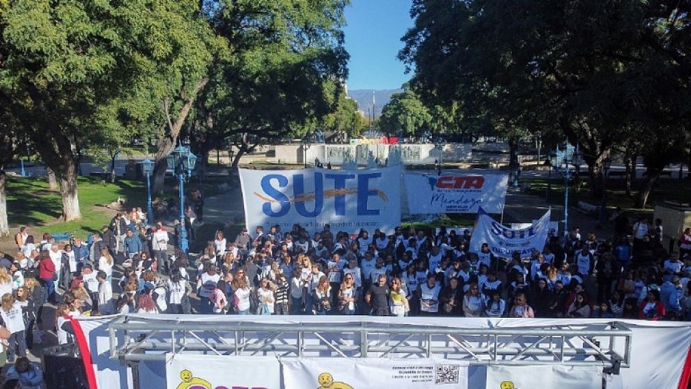 OsepTeEnferma: el SUTE reuni� m�s de 100.000 firmas tras recorrer los 18 departamentos