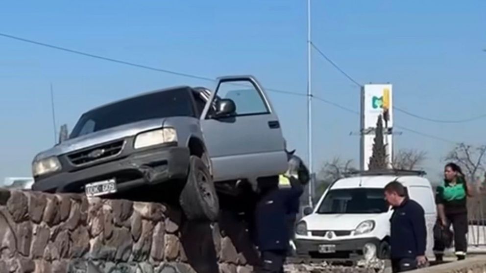 Chocó contra un cierre de piedra en Guaymallén tras intentar esquivar a un perro