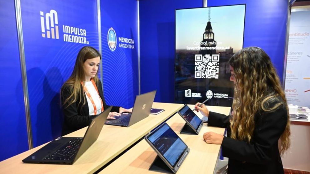 Mendoza muestra su potencial minero y financiero con stand propio en Argentina Rocks