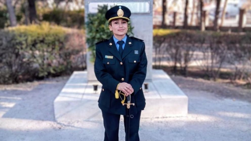 Del CEO al rescate: la historia de Natasha Lara, una policía que también es bombera y rescatista