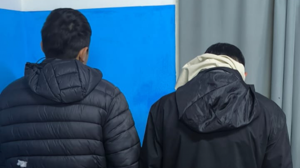Dos jóvenes intentaron robarle a un hombre y fueron detenidos tras una intensa persecución en Maipú