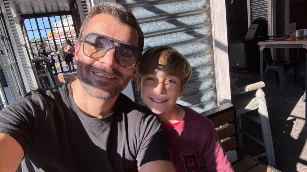 Rodolfo Pardo junto a su hijo
