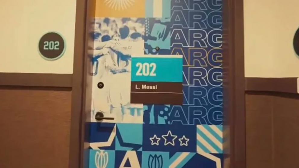 Messi lleg� a Kansas como uno de los �ltimos en sumarse a la Selecci�n Argentina y su habitaci�n se volvi� viral de inmediato.
