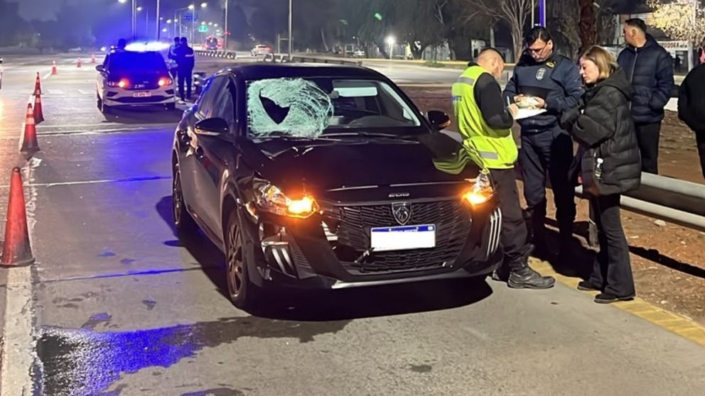 Una mujer fue atropellada al intentar cruzar corriendo el Acceso Norte, en Las Heras