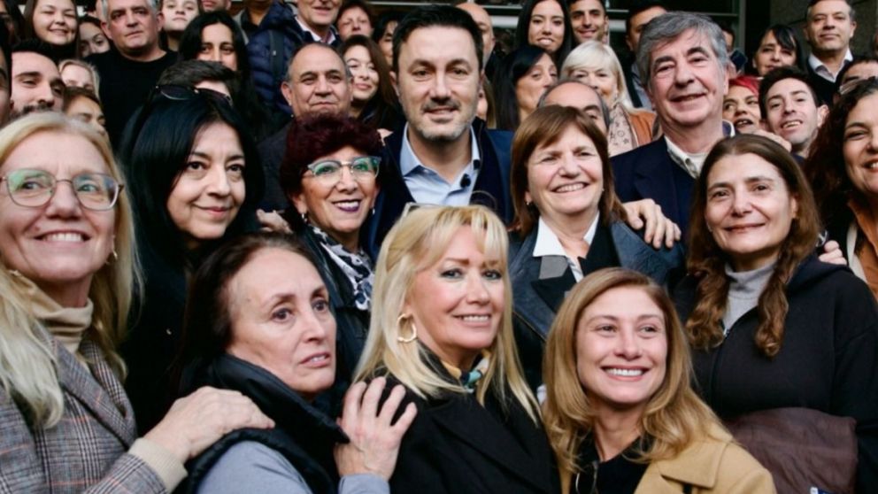 Luis Petri junto a Patricia Bullrich durante la Conferencia Internacional White Hat 2026