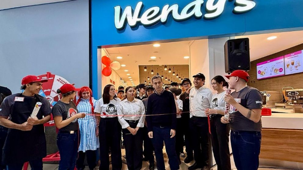 El primer Wendy's del interior del país abrió sus puertas en Mendoza Shopping