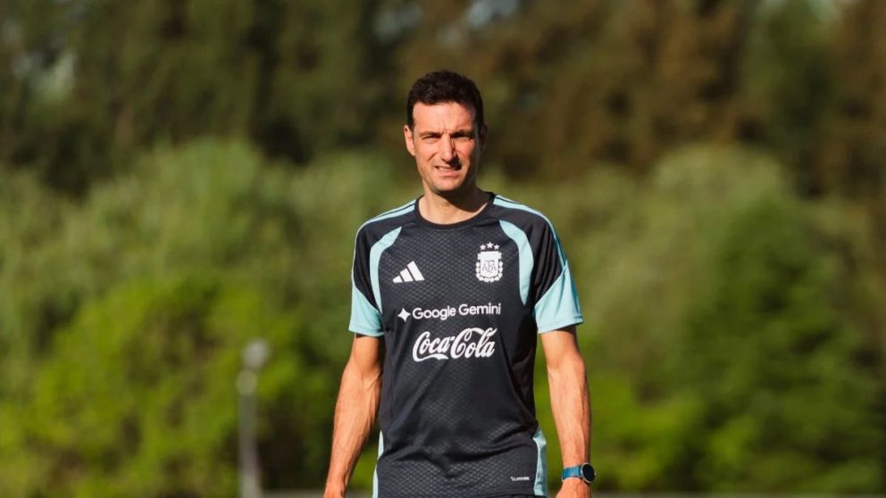 Con dos cambios y un nuevo esquema, la Selección Argentina de Scaloni ya perfila el once para el Mundial 2026.