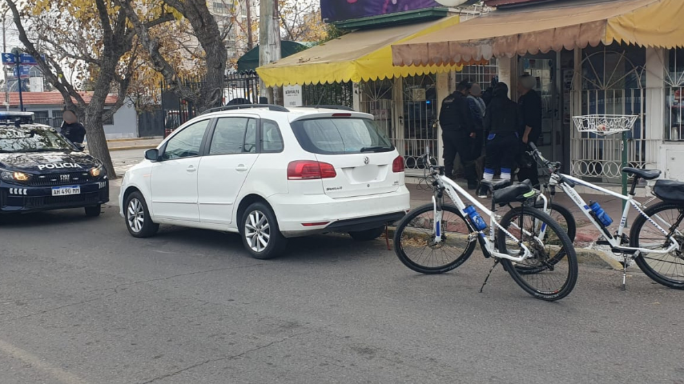 Dos hombres fueron detenidos tras robar en un comercio en Guaymall�n