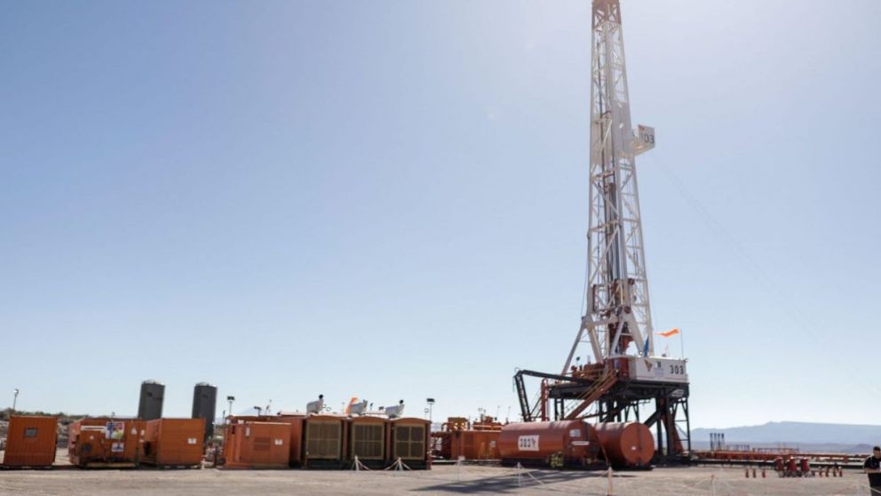 YPF transfiri� el total de sus acciones en dos �reas petroleras de Mendoza a la empresa Venoil