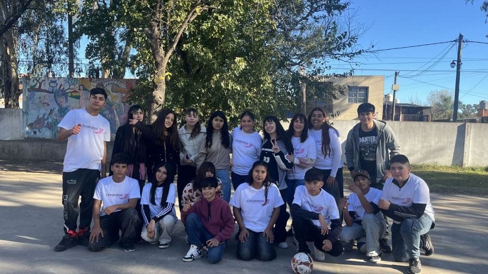 Estudiantes de la escuela N6 de Merlo acompañados por Cimientos. (Foto: Fundación Cimientos)