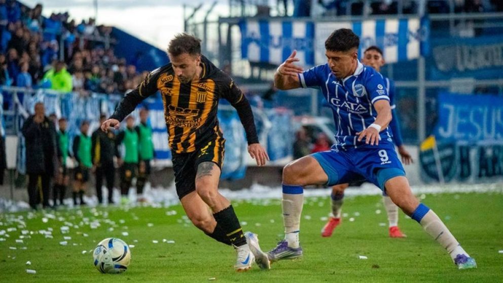 Godoy Cruz se lo dio vuelta a Mitre a último momento y ganó en Mendoza por 2 a 1
