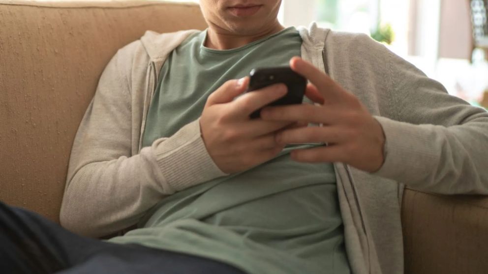 Los chicos que pasan mucho tiempo en redes y videojuegos son más vulnerables