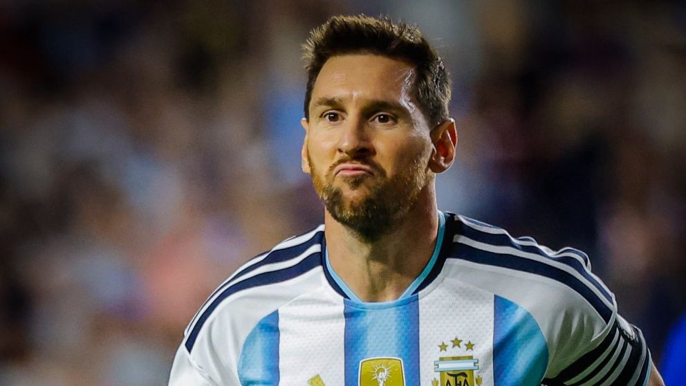 Con Messi entrando desde el banco, Argentina gole� a Islandia y llega en alza al Mundial