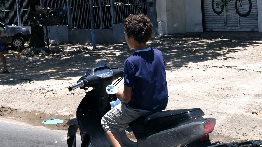 Polémica en puerta: el PJ propuso que los menores de edad puedan conducir motos y autos en Mendoza