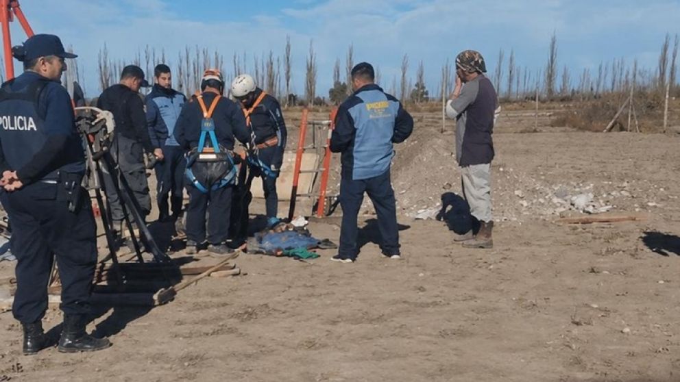 San Rafael: rescatan a un obrero que quedó inconsciente en una excavación tras caerle una piedra en la cabeza