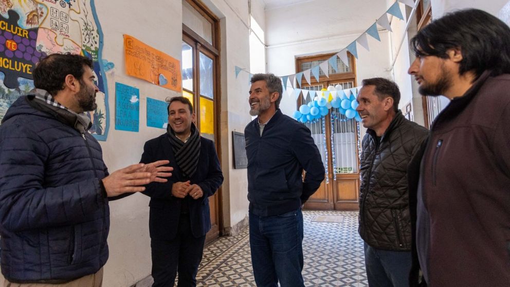 Ulpiano Suarez y Tadeo Garc�a Zalazar supervisaron el avance de las obras en el Colegio Nacional Agust�n �lvarez