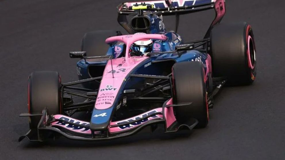 Franco Colapinto completó la FP1 dentro del top ten y ya gira en el segundo ensayo libre en Barcelona.
