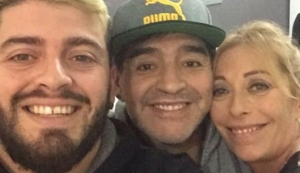 Diego Maradona junto a Diego Jr y Cristiana Sinagra